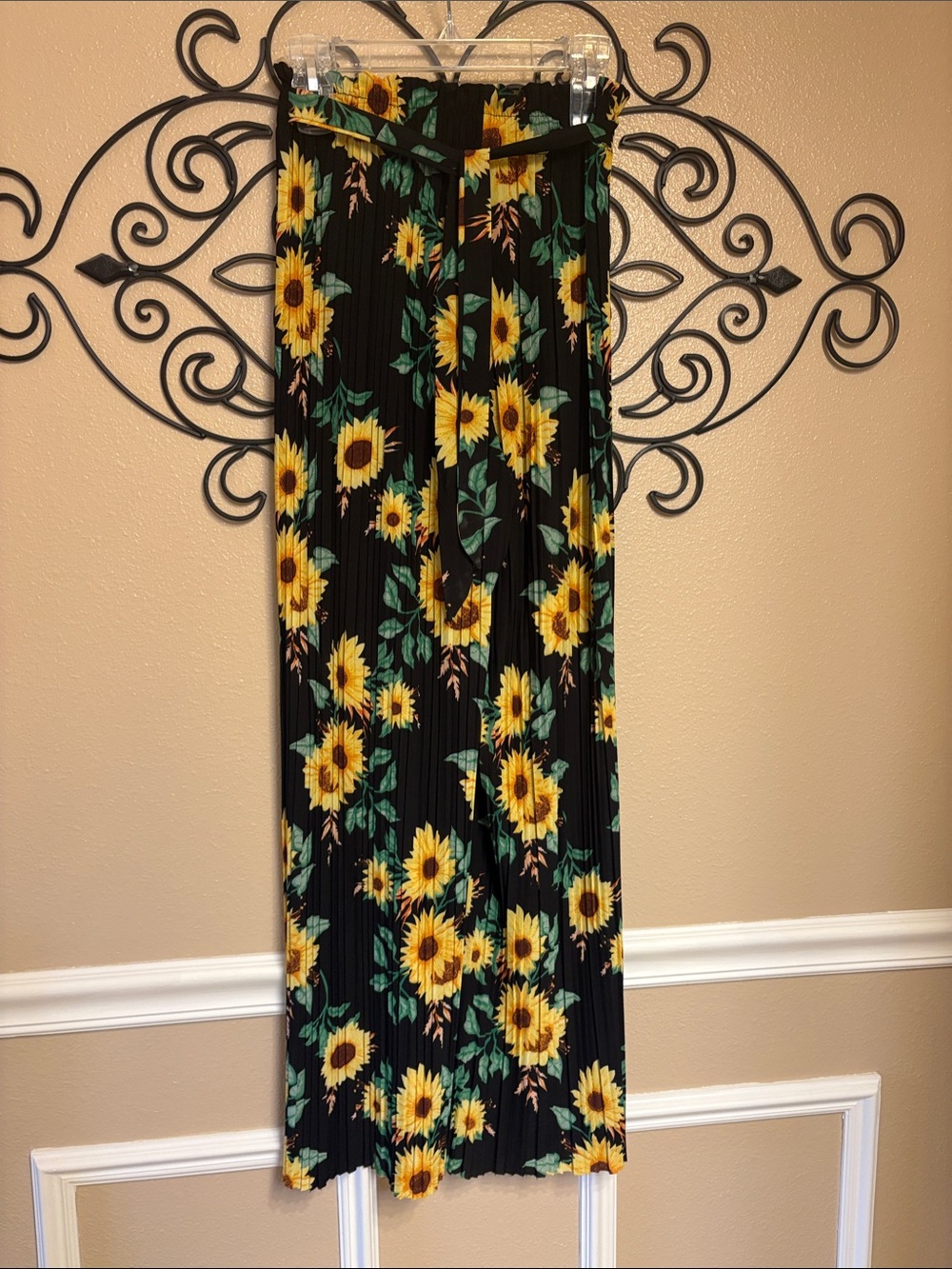 New Mix Black Wide-Leg Pants with Yellow Sunflower Print